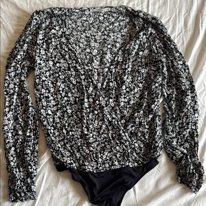 Abercrombie & Fitch Black and White Floral Bodysuit size L